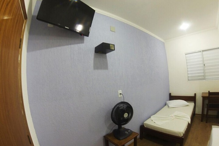 Room 10 of 31