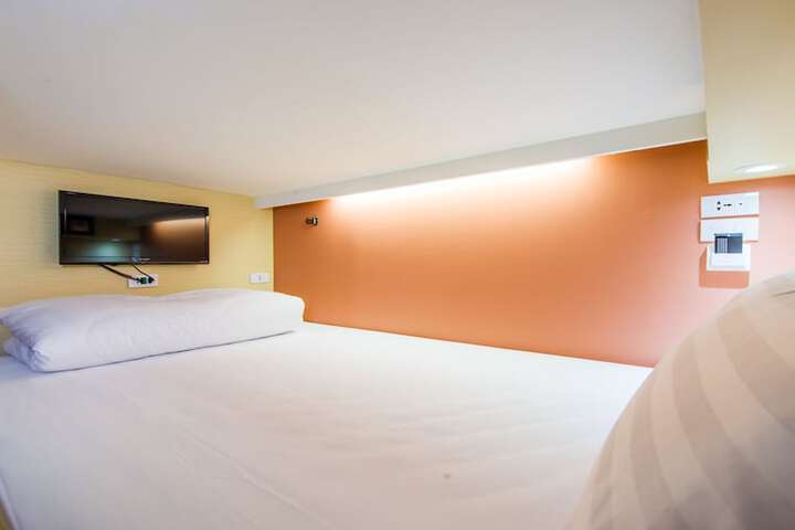 Room 16 of 46