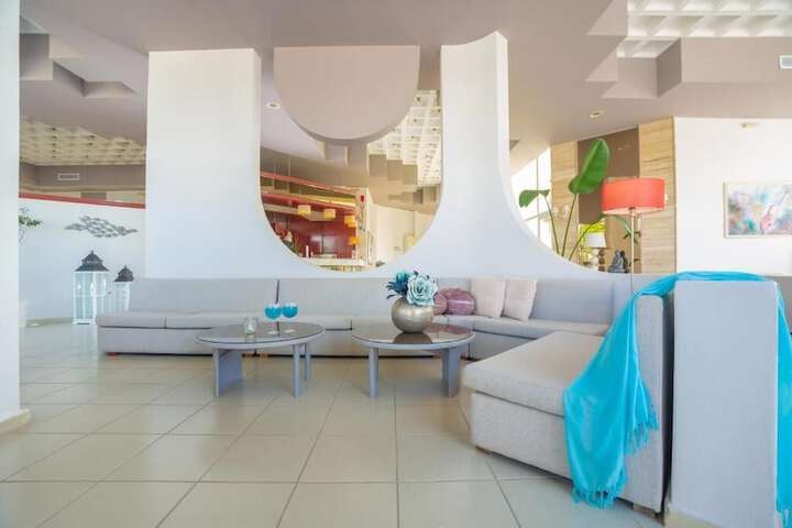 Hotel Interior 6 of 32