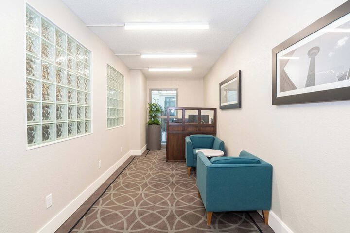 Business Center 79 of 84