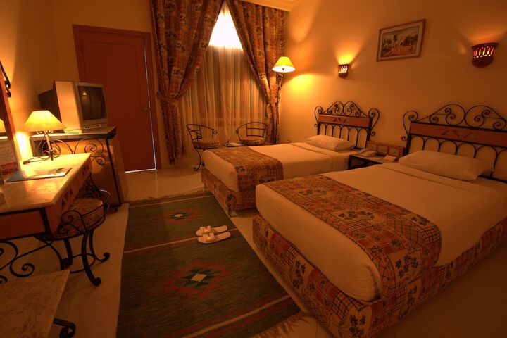 Room 13 of 36