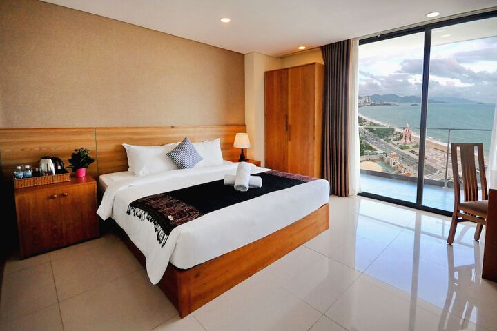 Room 44 of 230