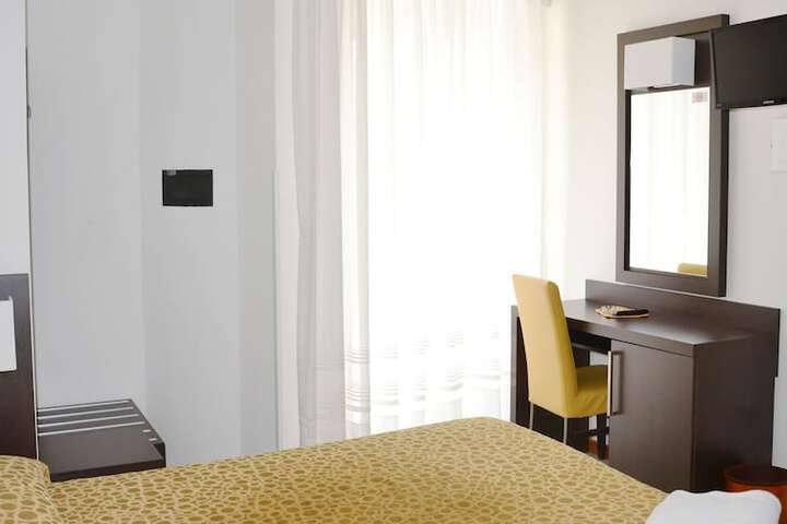 Room 6 of 39