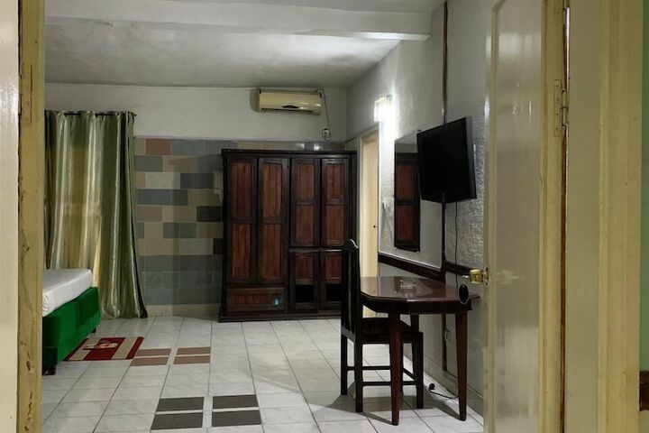 Room 35 of 87