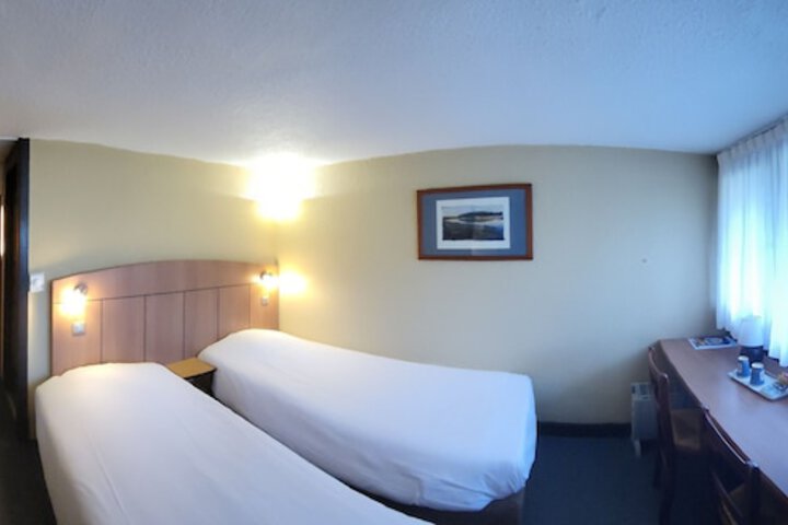 Room 7 of 51