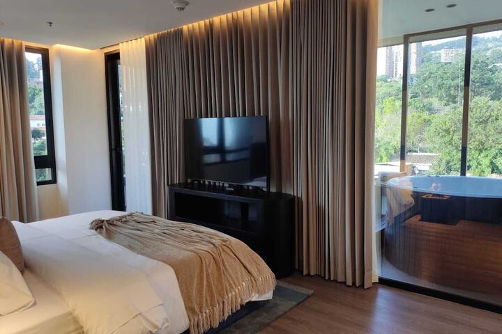 Room 28 of 93