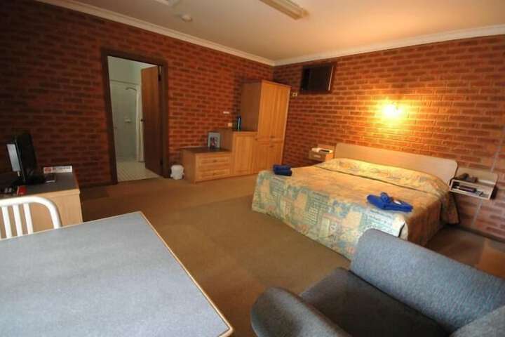 Room 3 of 16