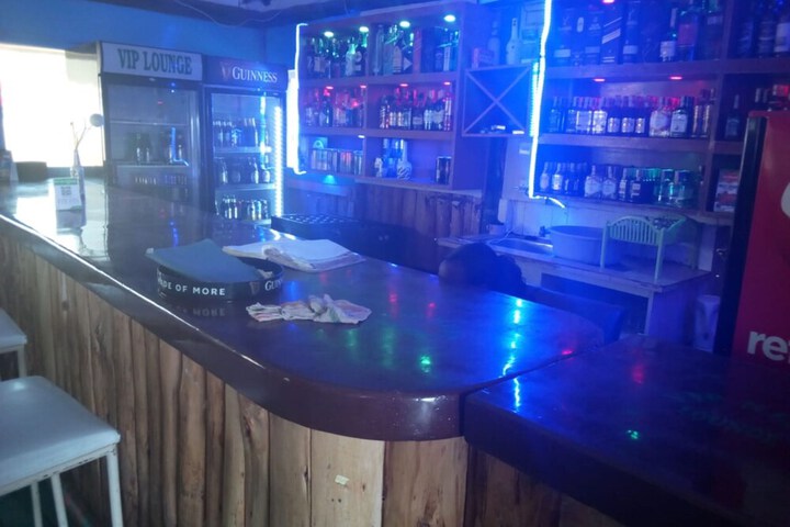 Lounge 17 of 23