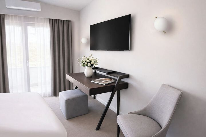 Room 6 of 77