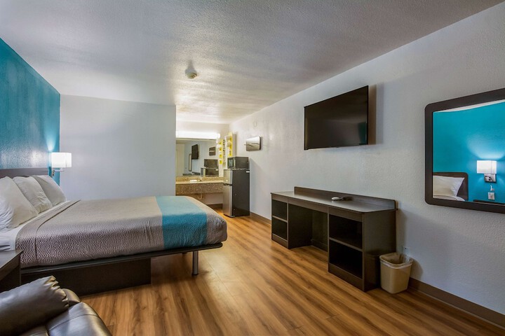 Room 13 of 40