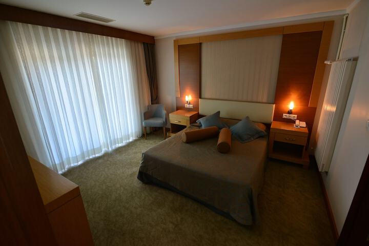 Room 4 of 36