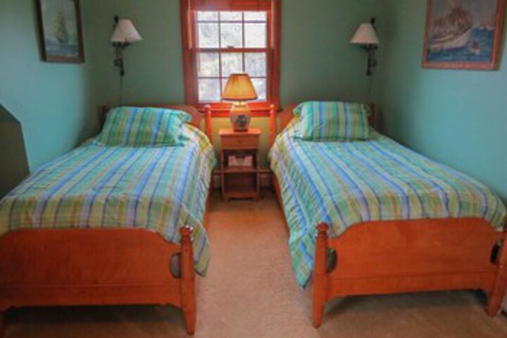 Room 12 of 16