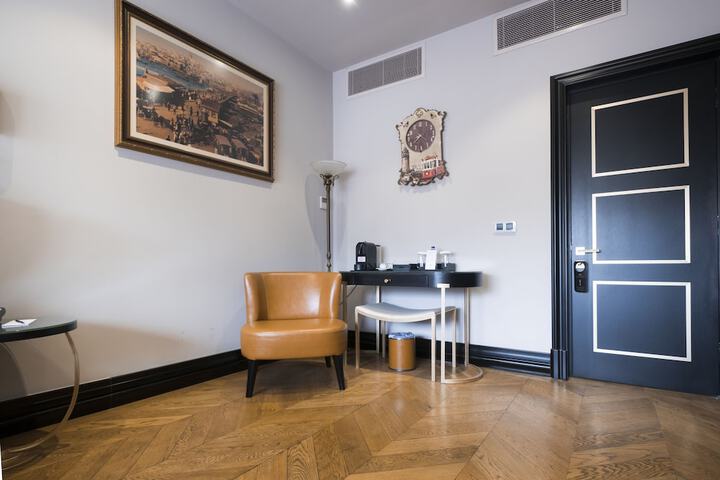 Room 15 of 60