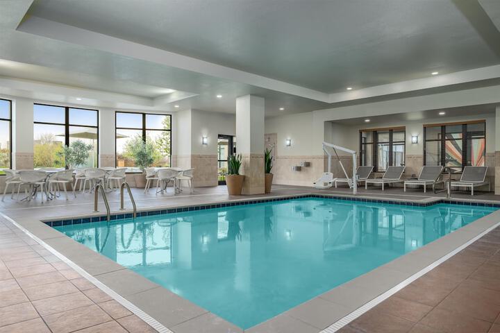 Hotel Pool
