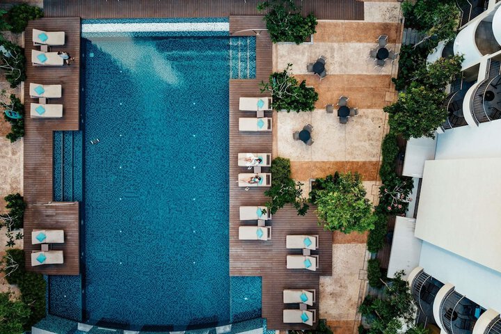Pool 33 of 157