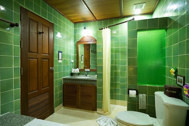 Room 33 of 62
