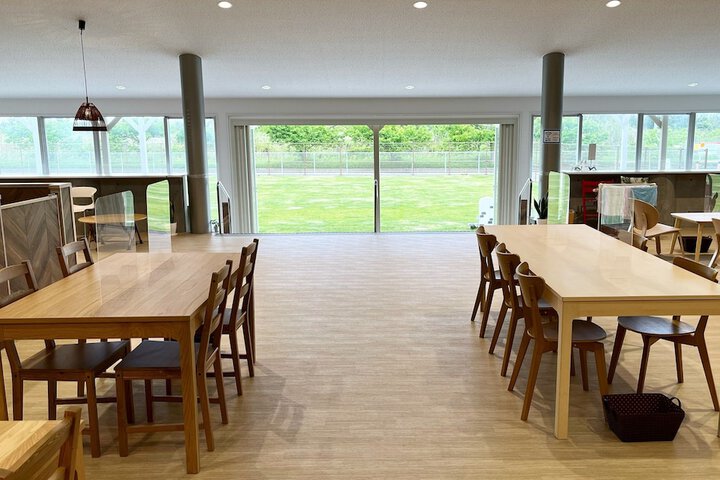 Dining 8 of 12
