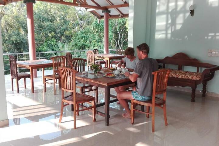 Dining 13 of 25