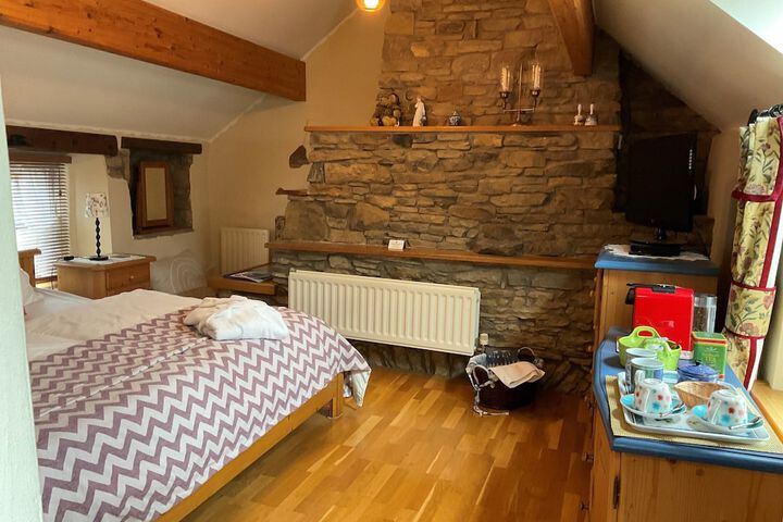 Room 9 of 25