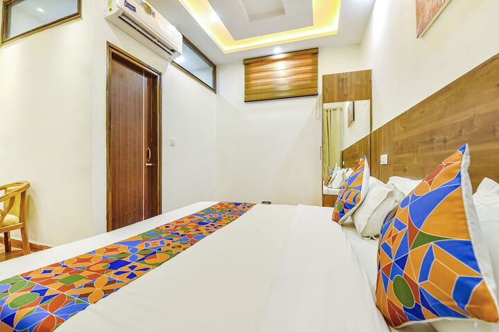 Room 11 of 28