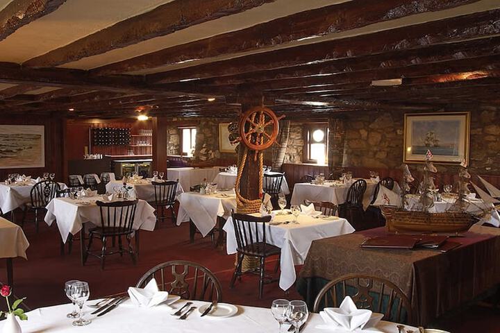 Dining 9 of 17