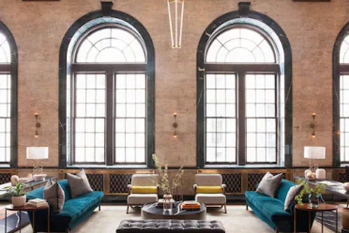 Lobby lounge