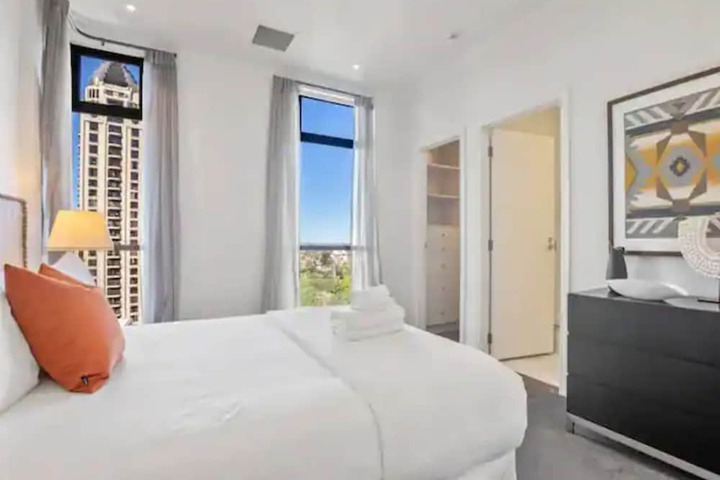 Room 2 of 9
