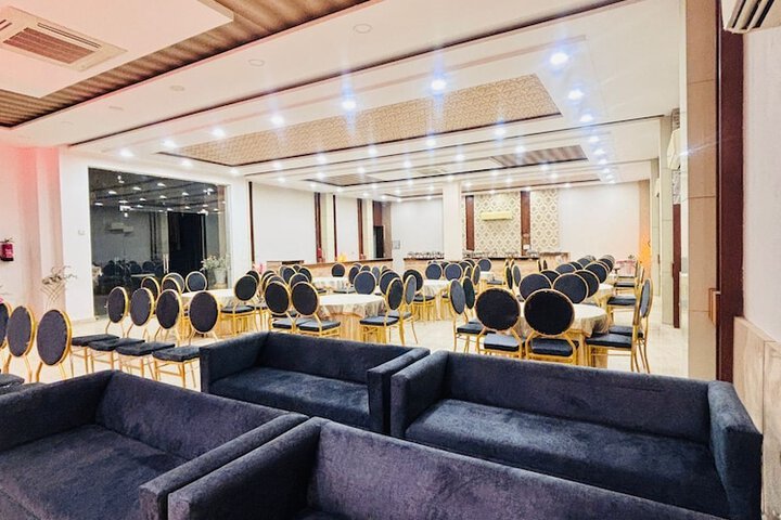Ballroom/Hall 19 of 25