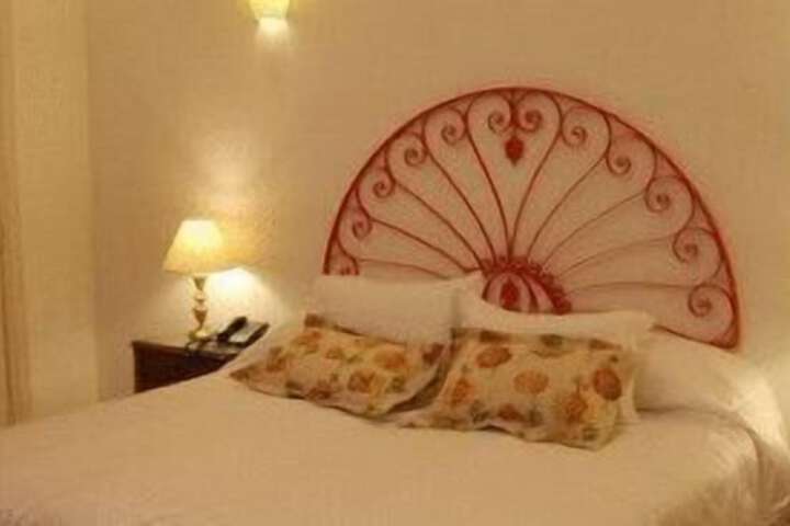 Room 15 of 38
