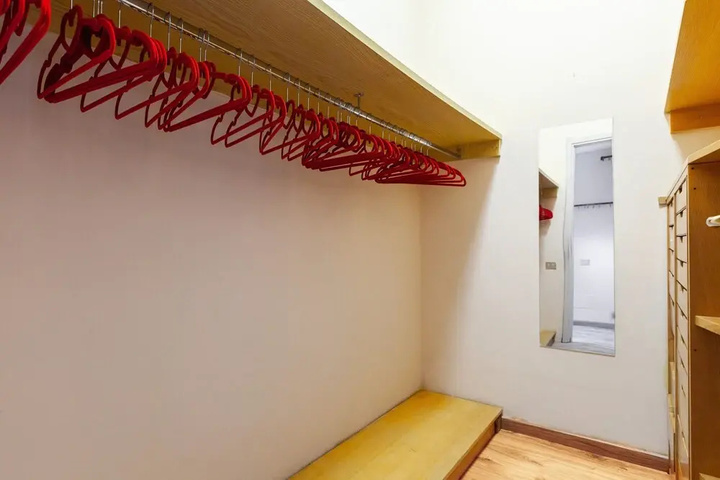 Room 10 of 15