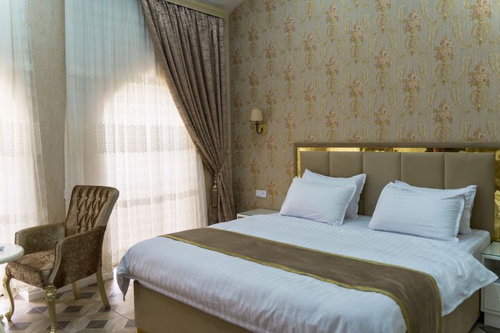 Room 13 of 48