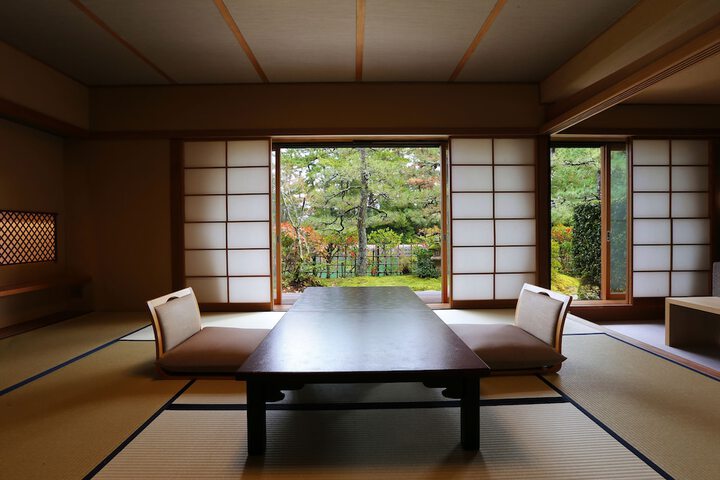 Room 27 of 77
