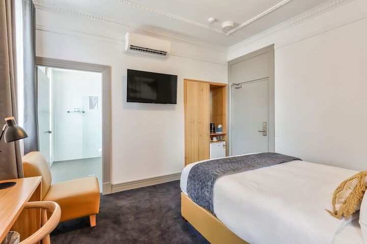 Room 18 of 40