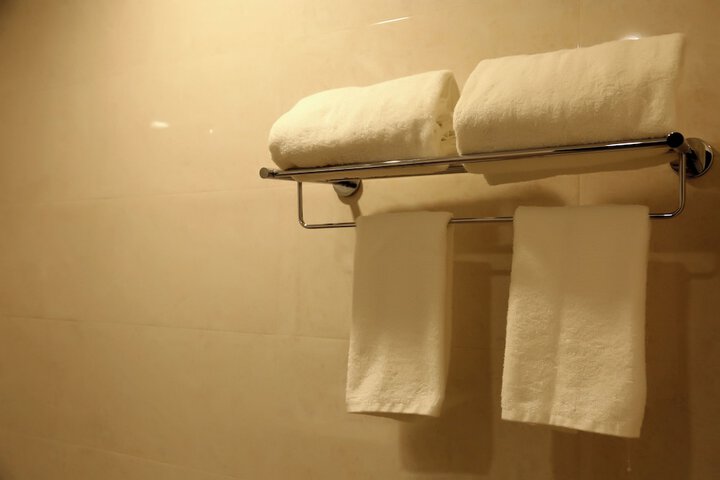 Room 8 of 16