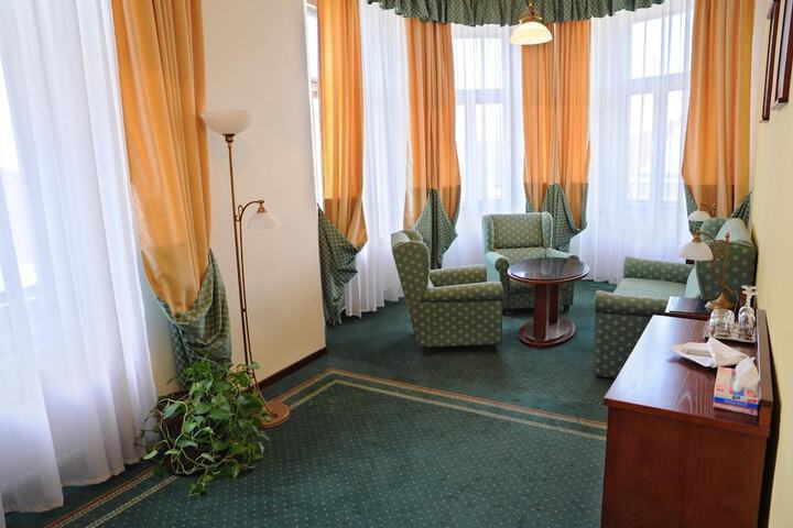 Room 33 of 61