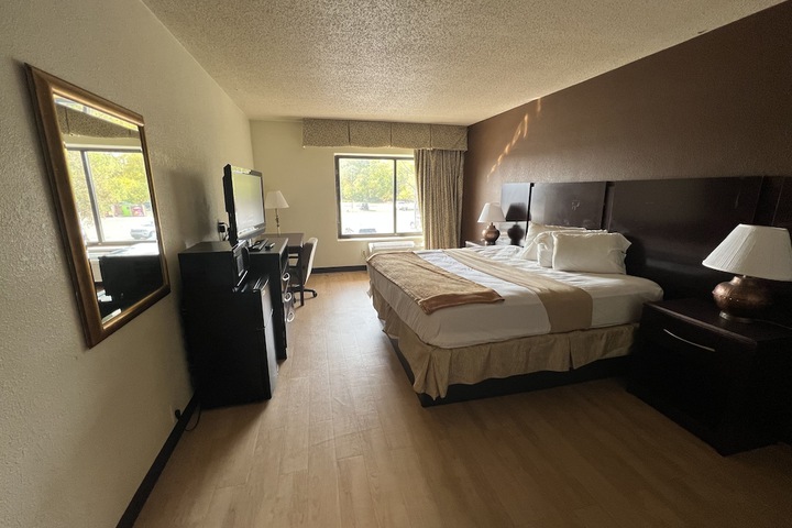 Room 5 of 12