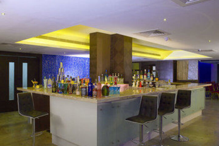 Lounge 5 of 10