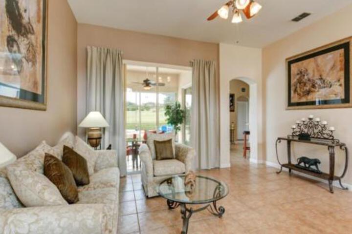 Dumbo Luxury Vacation Home in Davenport, FL