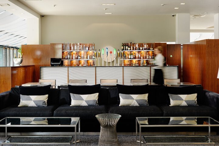 Lounge 34 of 42