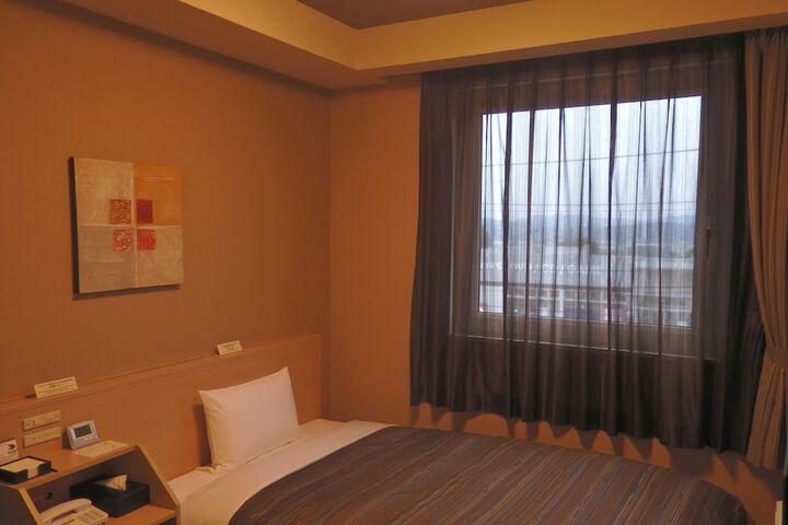 Room 4 of 35