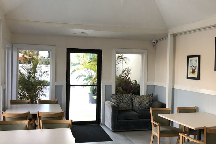 Lobby lounge