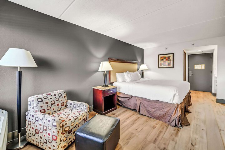 Room 32 of 79