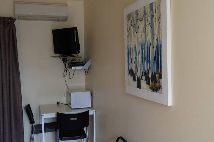 Room 2 of 35