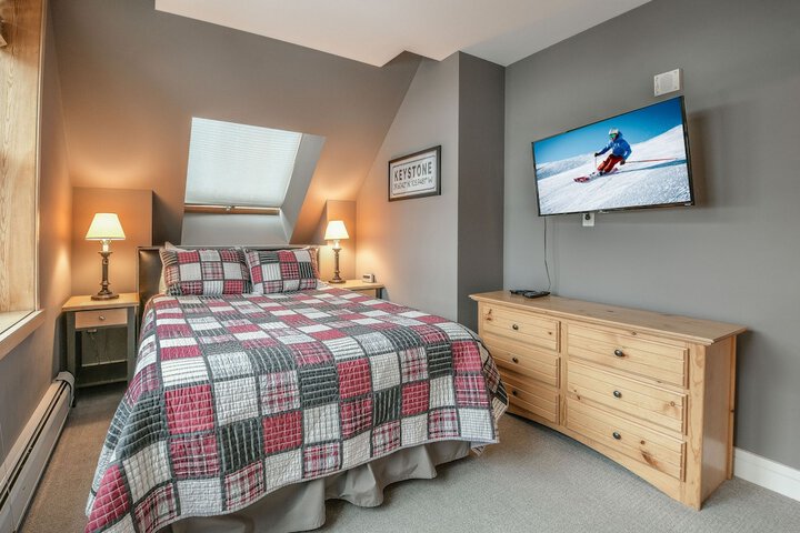 Room 3 of 72