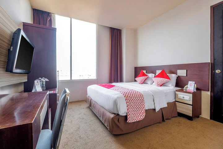 Room 8 of 9