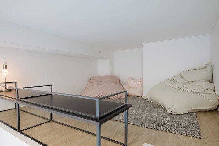 Room 8 of 37