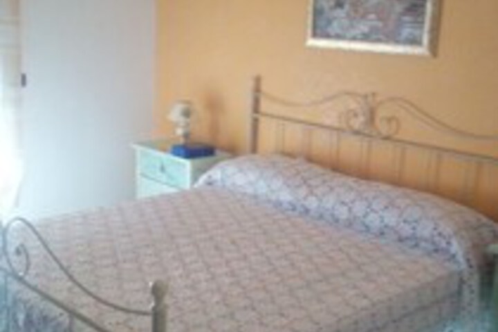 Room 7 of 16