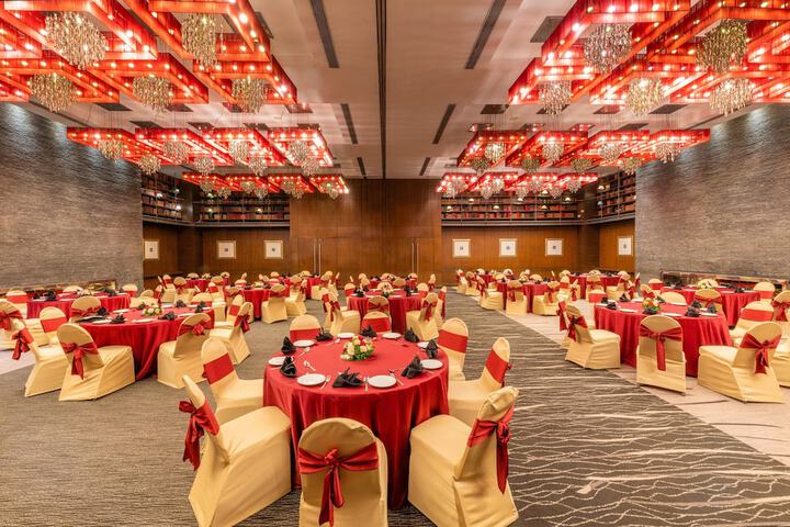 Ballroom/Hall 70 of 77