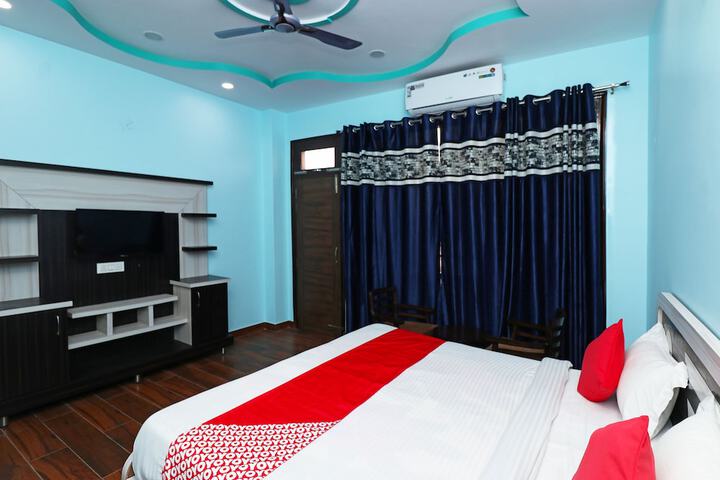 Room 14 of 18