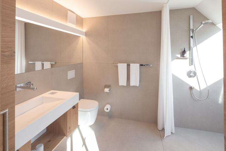 Room 32 of 74